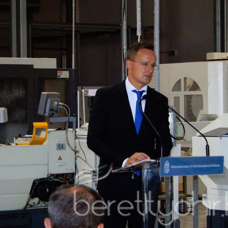 Szijjártó Péter látogatása a Mezei Vill-nél 31